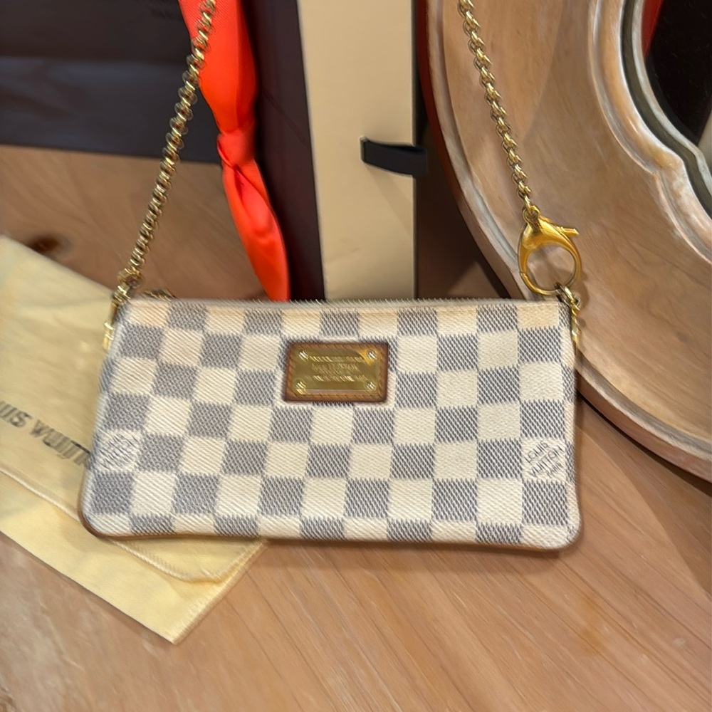 Louis Vuitton Pouchette Milla - Picture 3 of 10